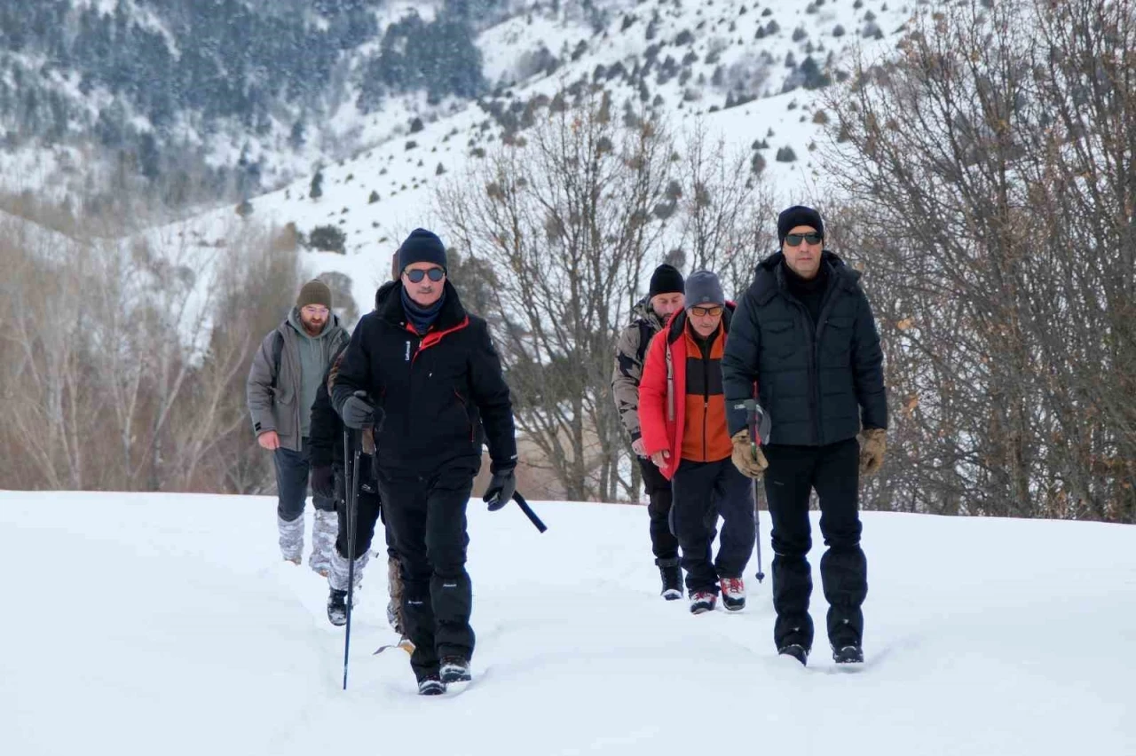 G&uuml;m&uuml;şhane&rsquo;de beyaz yolculuk: Dağcılar kar &uuml;st&uuml;nde buluştu
