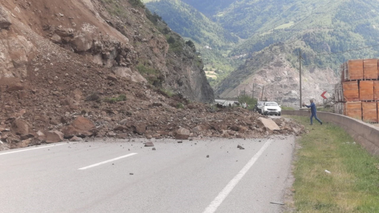 Gümüşhane’de heyelan
