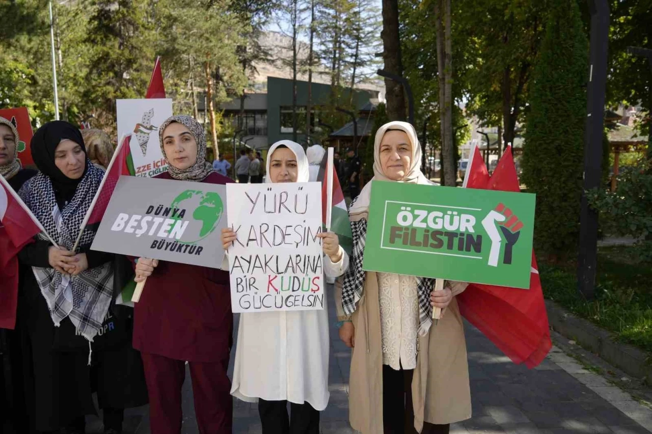 Gümüşhane’de kadınlardan &quot;Gazze İçin Sessiz Çığlık&quot; yürüyüşü
