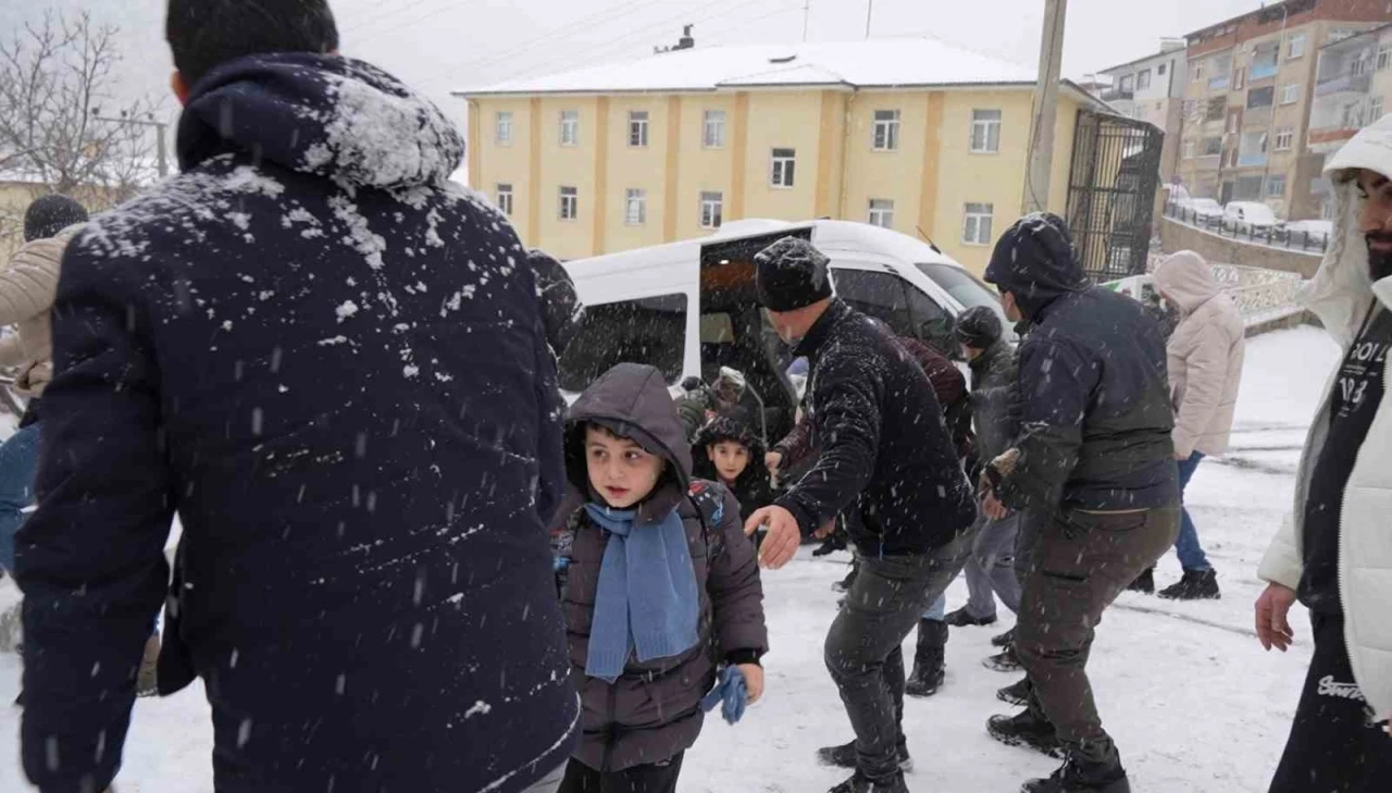 G&uuml;m&uuml;şhane&rsquo;de kar esareti
