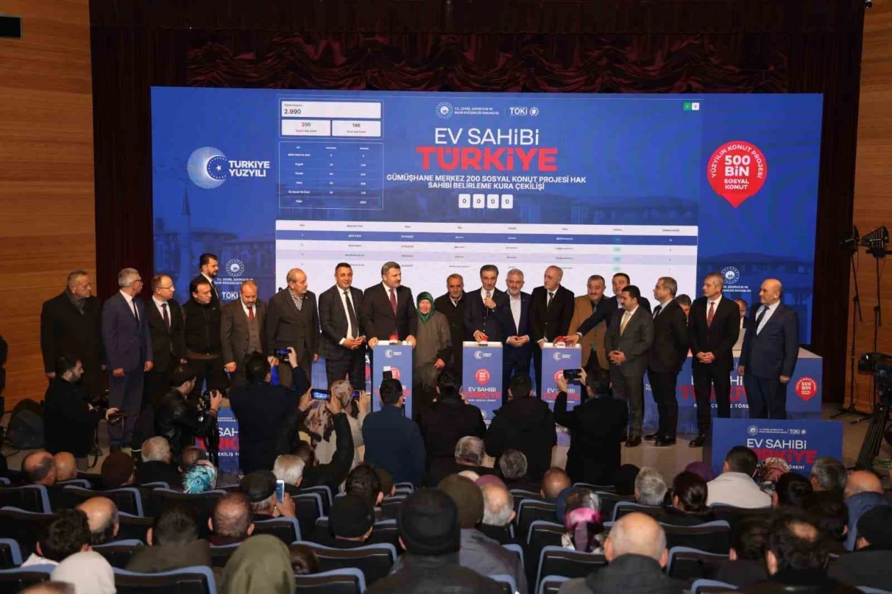 G&uuml;m&uuml;şhane&rsquo;de TOKİ kura &ccedil;ekimiyle 940 konutun hak sahipleri belirlendi
