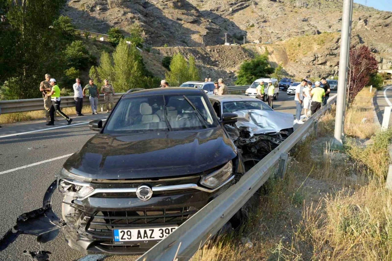 G&uuml;m&uuml;şhane&rsquo;de zincirleme kaza: 1 yaralı
