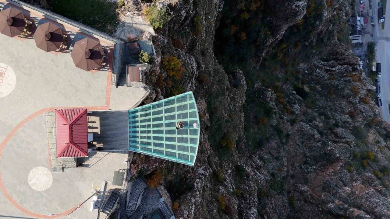 Gümüşhaneli müzisyenden tarihi mekanlarda viyolonsel ile eşsiz performans
