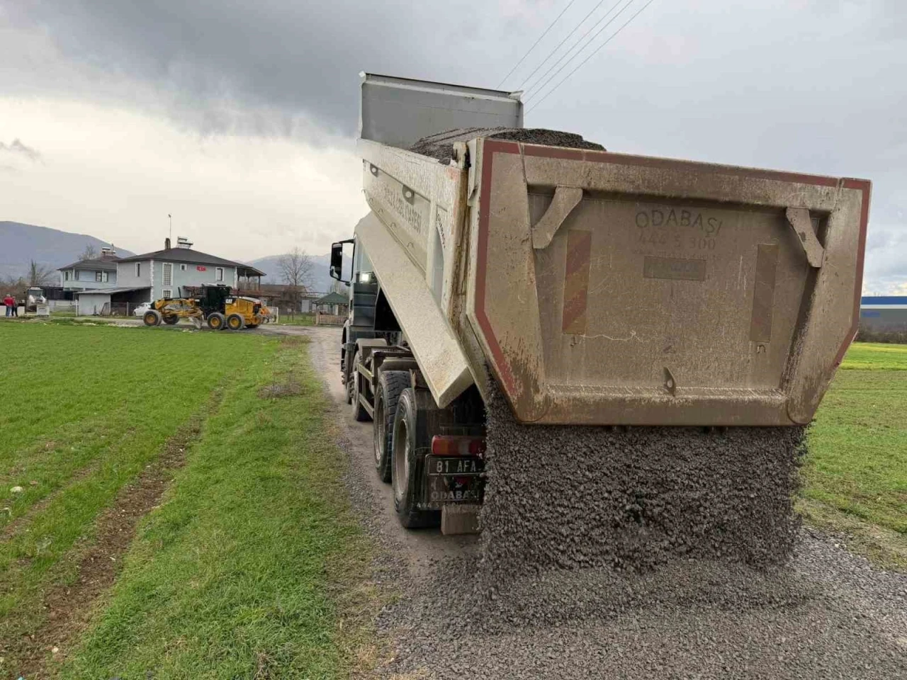 G&uuml;m&uuml;şpınar k&ouml;y&uuml;nde yollar a&ccedil;ılıyor
