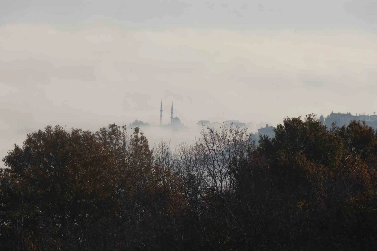 G&uuml;n doğumuyla buluşan sis g&ouml;rsel ş&ouml;len sundu
