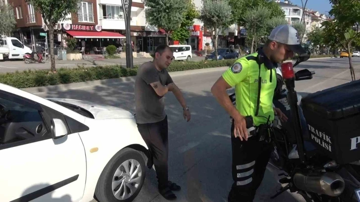 Güneşli havada sis farı yakınca ceza yedi, "Sis farlarının açık olması hoşuma gidiyor" dedi