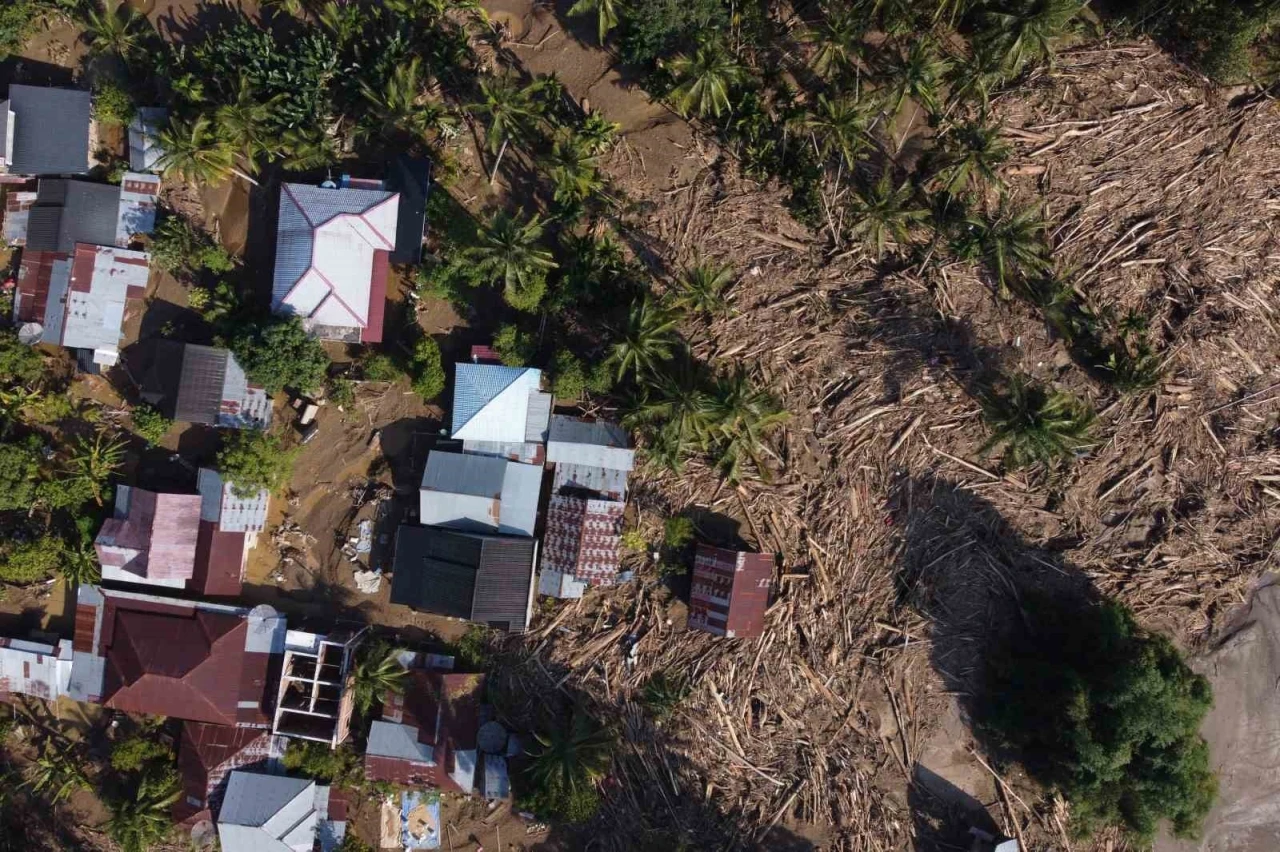 Güney Asya’daki sel ve toprak kaymalarında can kaybı bin 149’a yükseldi
