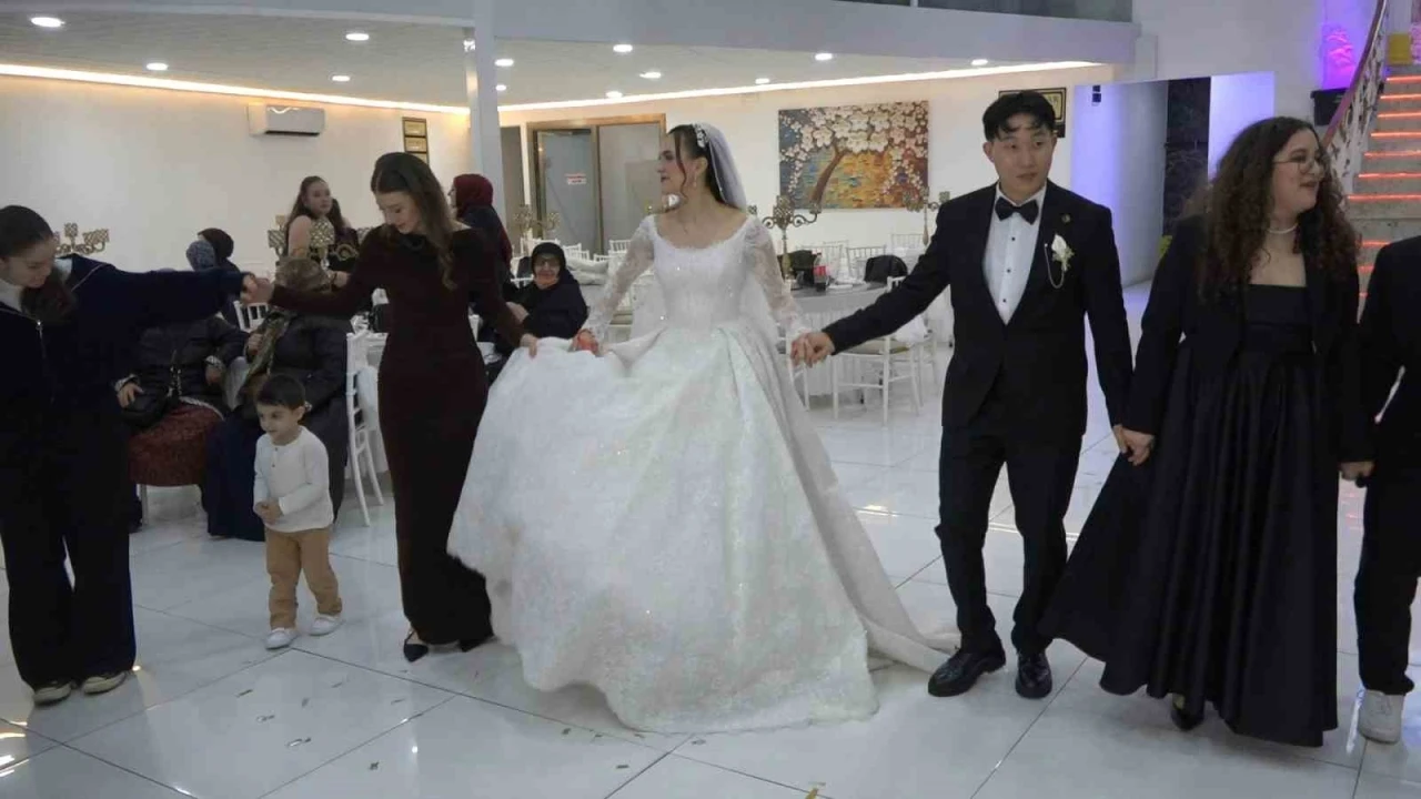 G&uuml;ney Kore&rsquo;den iş i&ccedil;in geldiği T&uuml;rkiye&rsquo;ye damat oldu
