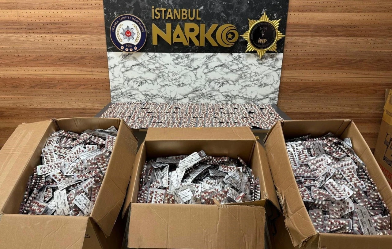 G&uuml;ng&ouml;ren&rsquo;de depoya uyuşturucu baskını: 3 g&ouml;zaltı
