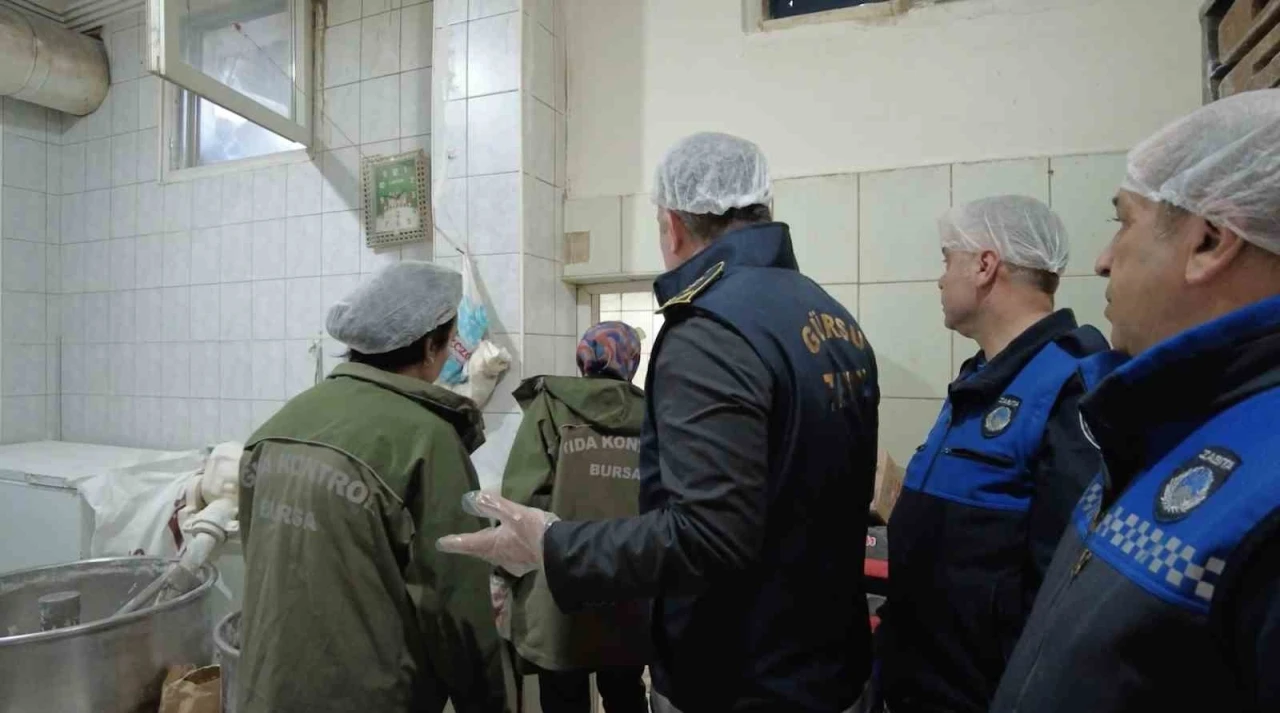 Gürsu zabıta ekipleri, gıda denetimleriyle göz açtırmıyor
