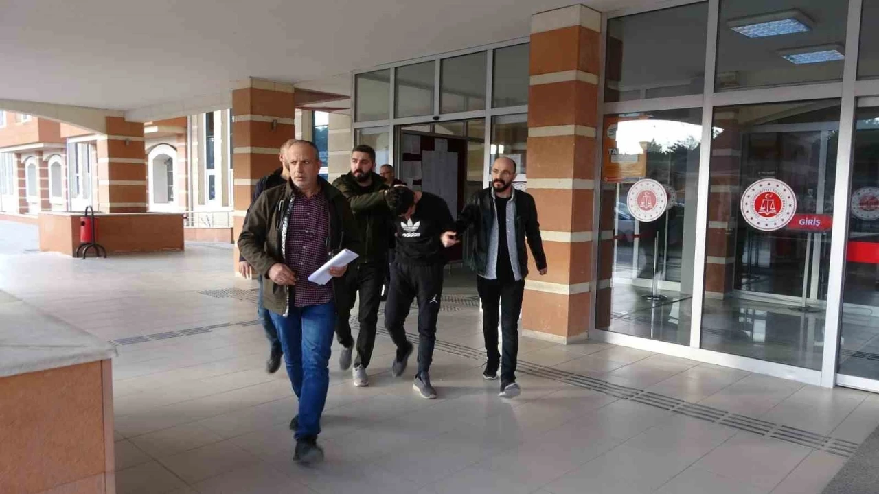 Gürültü üzerine kapıya çıkan komşusunu öldüren sanık, müebbet hapis cezasına çarptırıldı
