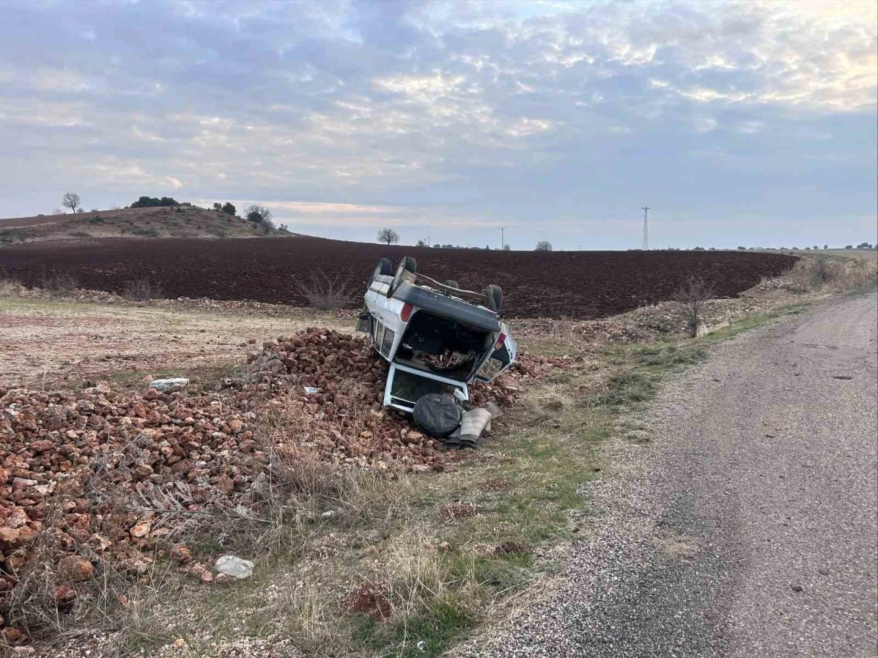 G&uuml;venlik korucusunun aracı takla attı: 1 yaralı
