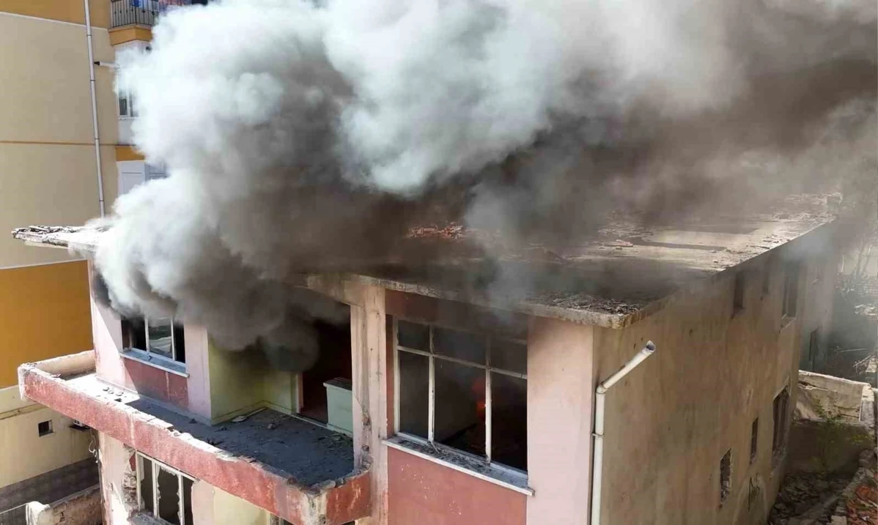 Habersiz tatbikat yapıldı, herkes gerçek sandı: Enkazda çocuk olduğunu düşünen mahalleli endişelendi
