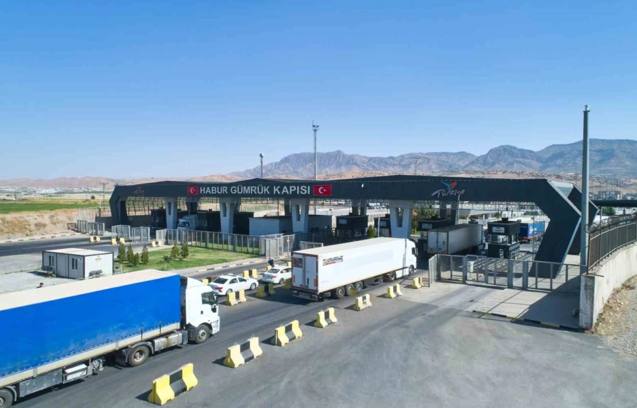 Habur’da dev kaçakçılık operasyonu: 122 milyon TL’lik kaçak telefon ele geçirildi
