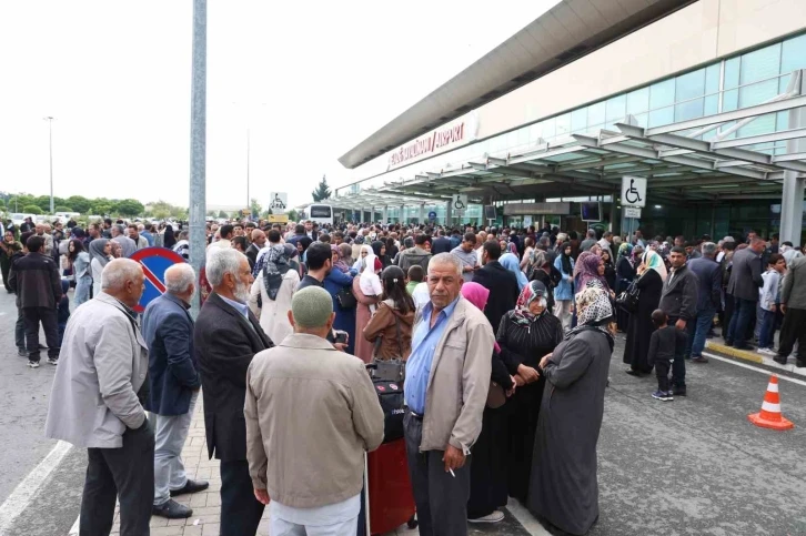 Hacı adaylarını binlerde kişi uğurladı
