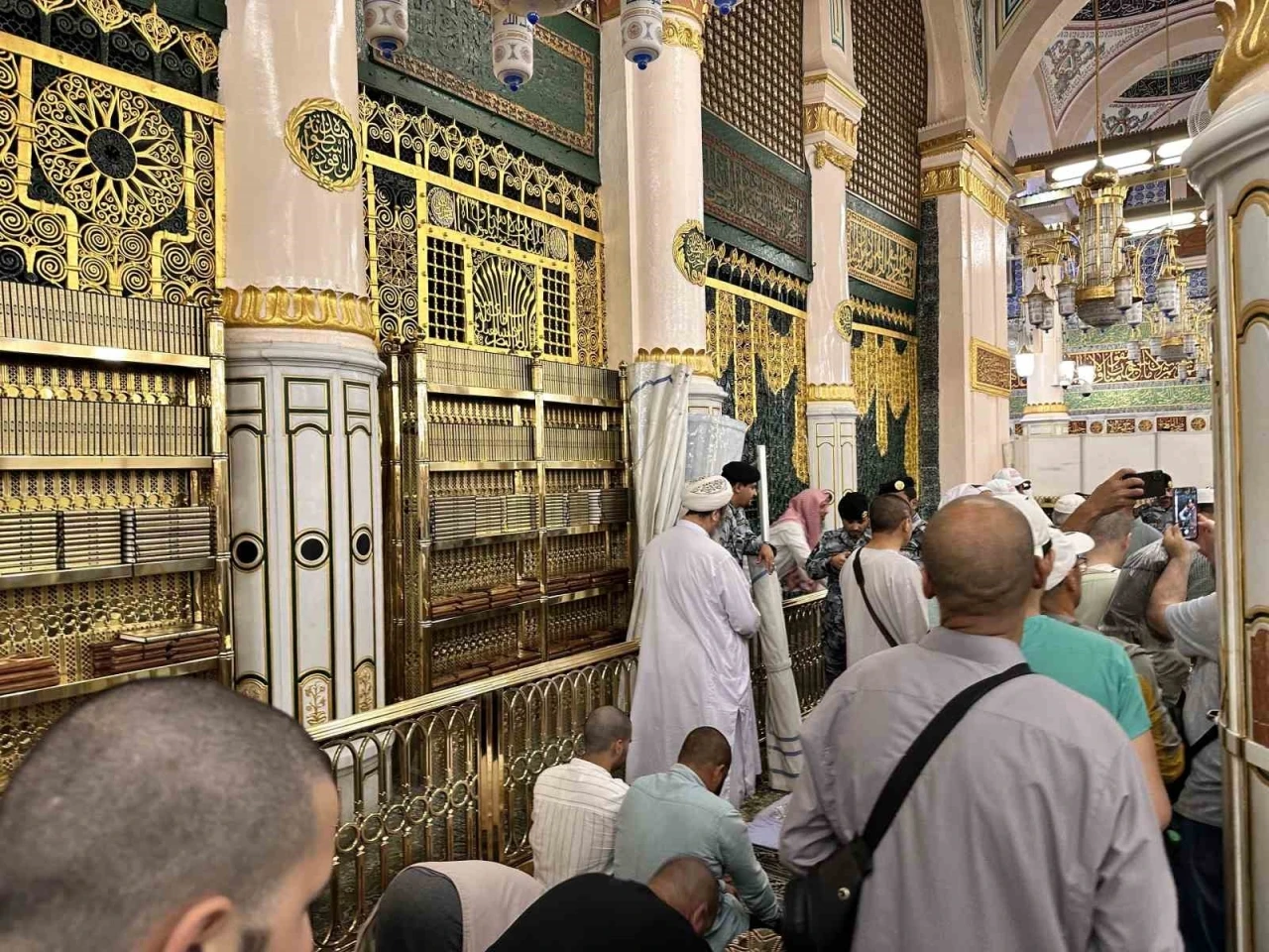 Hacılar Ravda-ı Mutahhara’ya koştular
