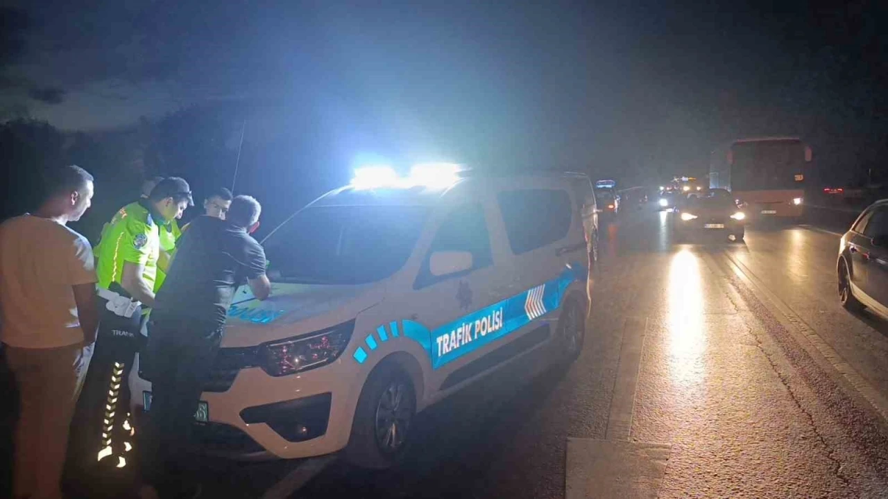 Hafif ticari araç ile motosiklet çarpıştı: 1 ağır yaralı