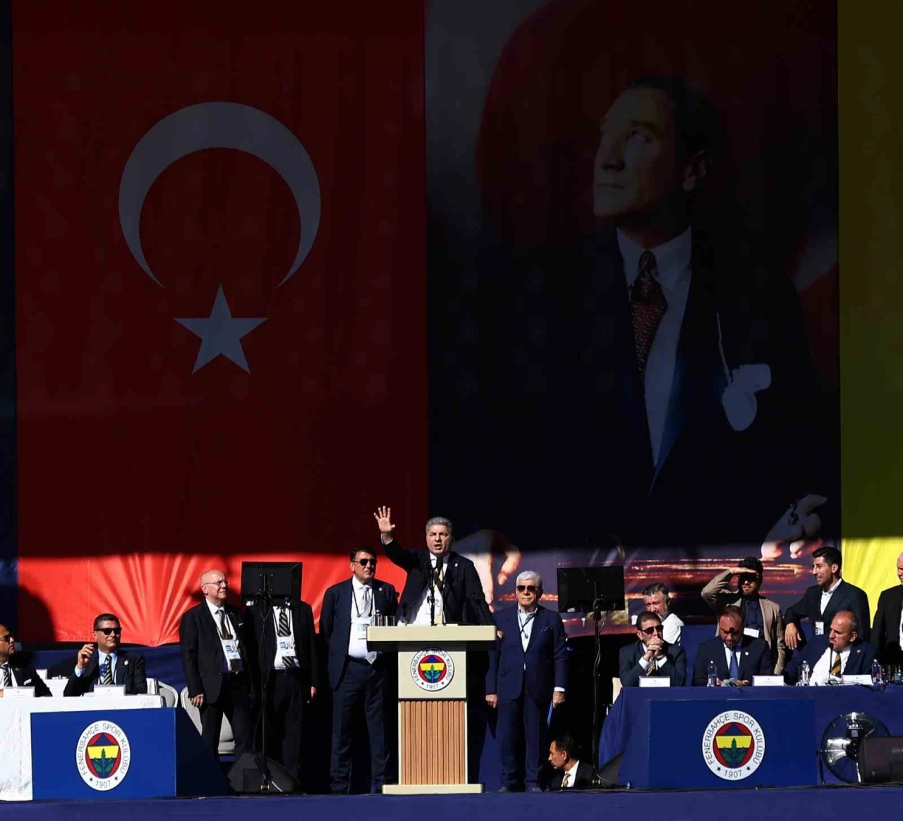 Hakan Safi: "Gen&ccedil;liğim, enerjim, servetim, her şeyim Fenerbah&ccedil;e&rsquo;me feda olsun"
