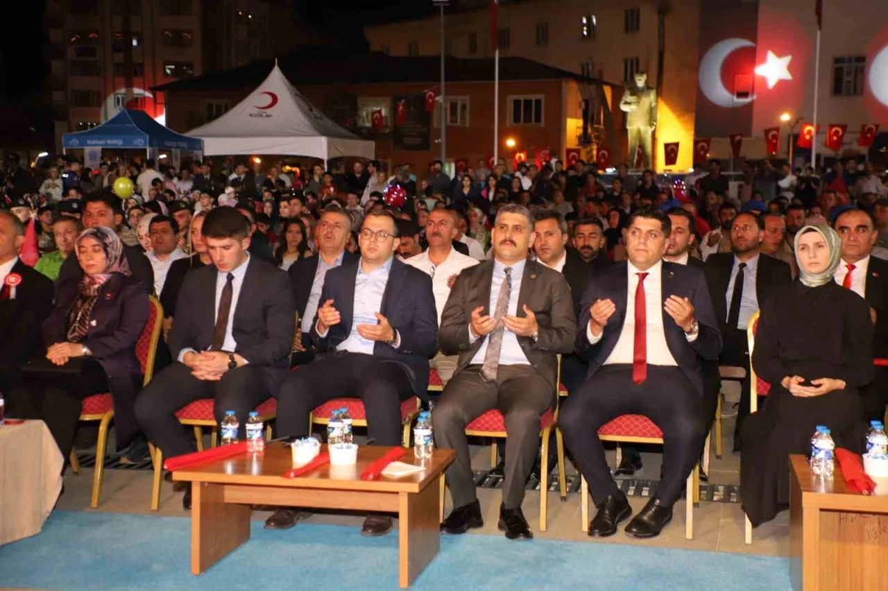 Hakkari 15 Temmuz&rsquo;da tek y&uuml;rek oldu
