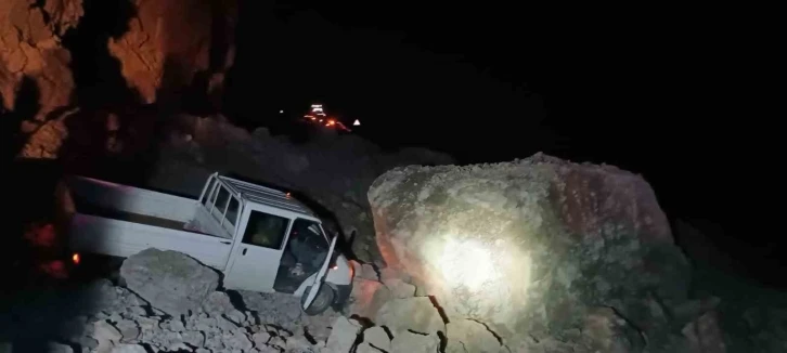 Hakkari-Çukurca karayolu ulaşıma kapandı
