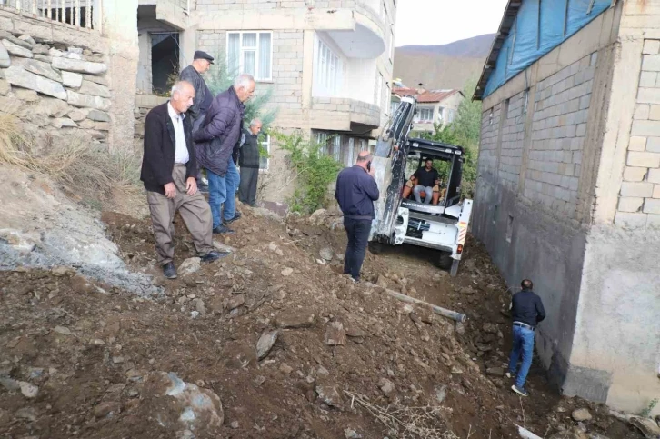 Hakkari&rsquo;de 100 ev yeni yola kavuşuyor
