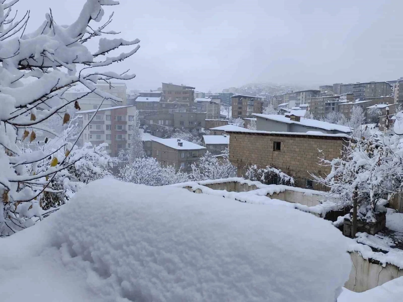 Hakkari’de 13 köy ve 30 mezra yolu ulaşıma kapandı
