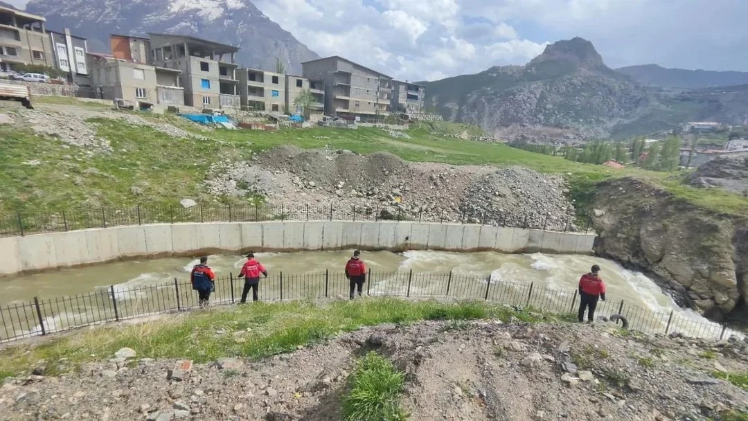 Hakkari’de 21 gündür kayıp kadını arama çalışmaları sürüyor
