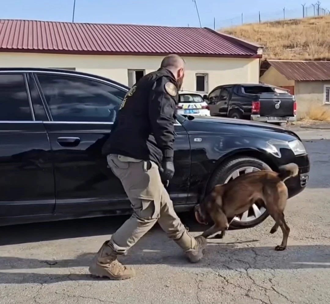 Hakkari’de 24 kilo 500 gram metamfetamin ele geçirildi
