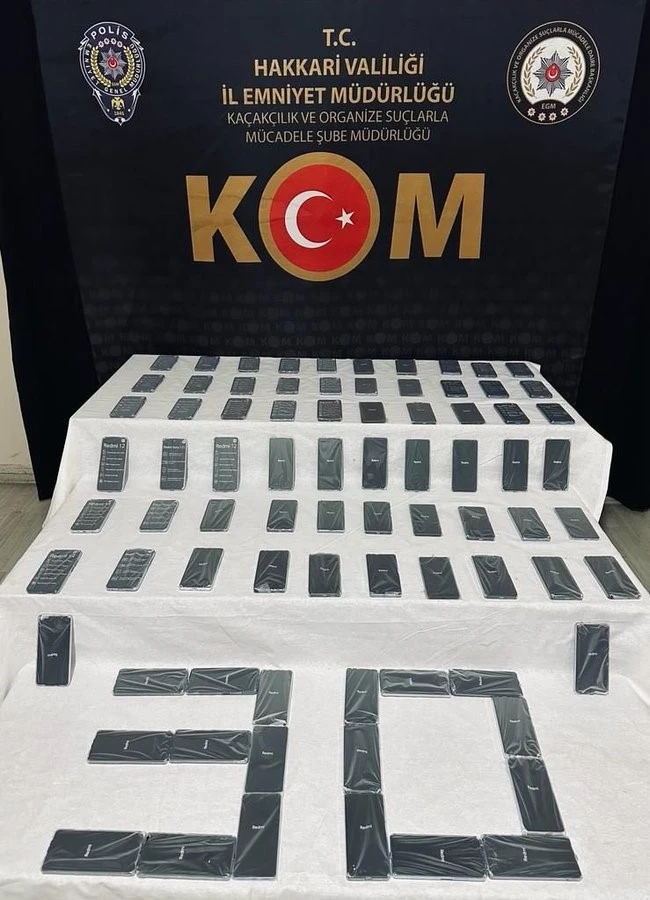 Hakkari’de 80 adet cep telefonu ele geçirildi
