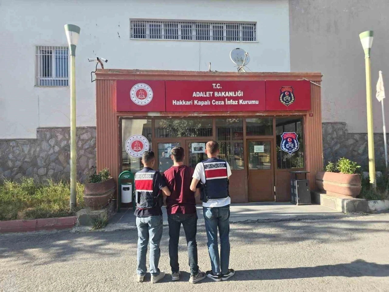 Hakkari&rsquo;de aranan 4 h&uuml;k&uuml;ml&uuml; JASAT operasyonuyla yakalandı
