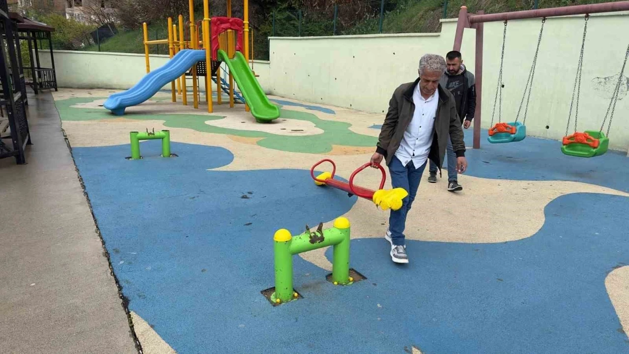 Hakkari’de çocuk oyun parkı ikinci kez tahrip edildi
