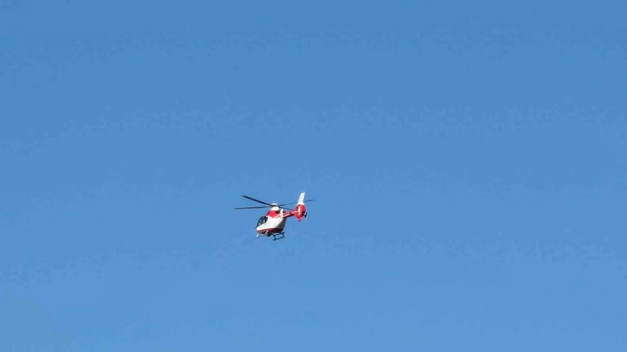 Hakkari&rsquo;de ent&uuml;be bebek helikopter ambulansla Van&rsquo;a sevk edildi
