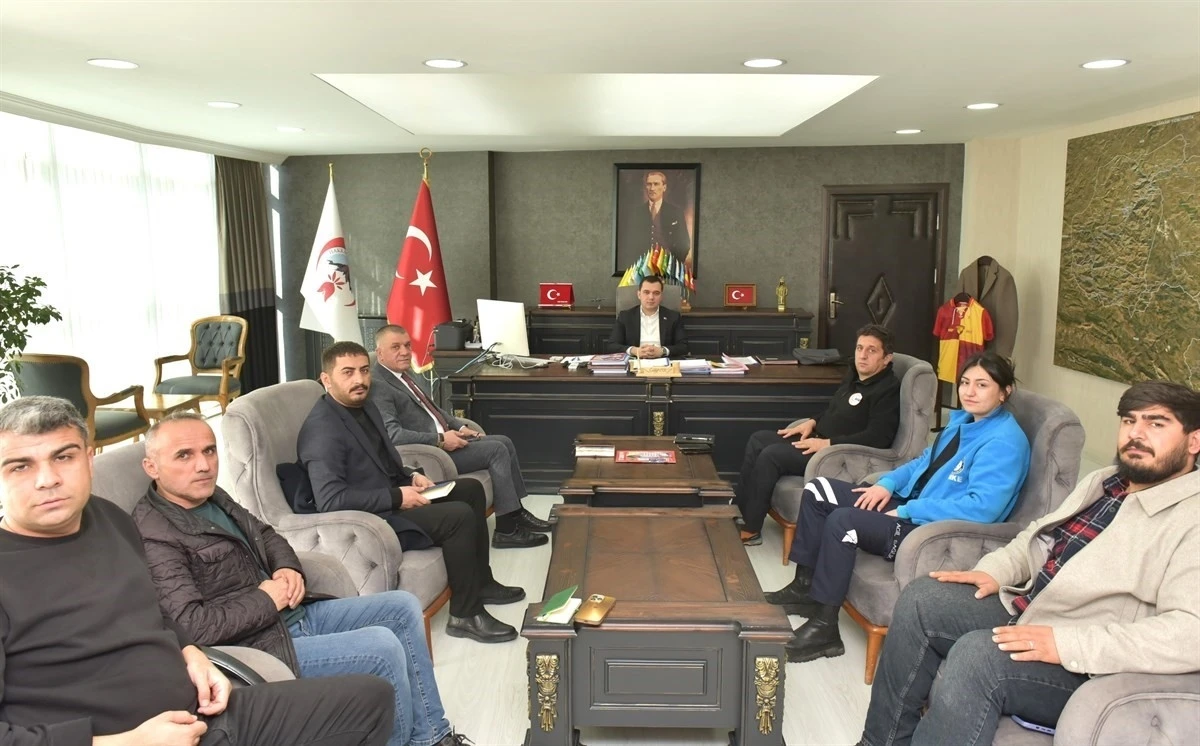 Hakkari&rsquo;de kar tedbirleri g&ouml;r&uuml;ş&uuml;ld&uuml;
