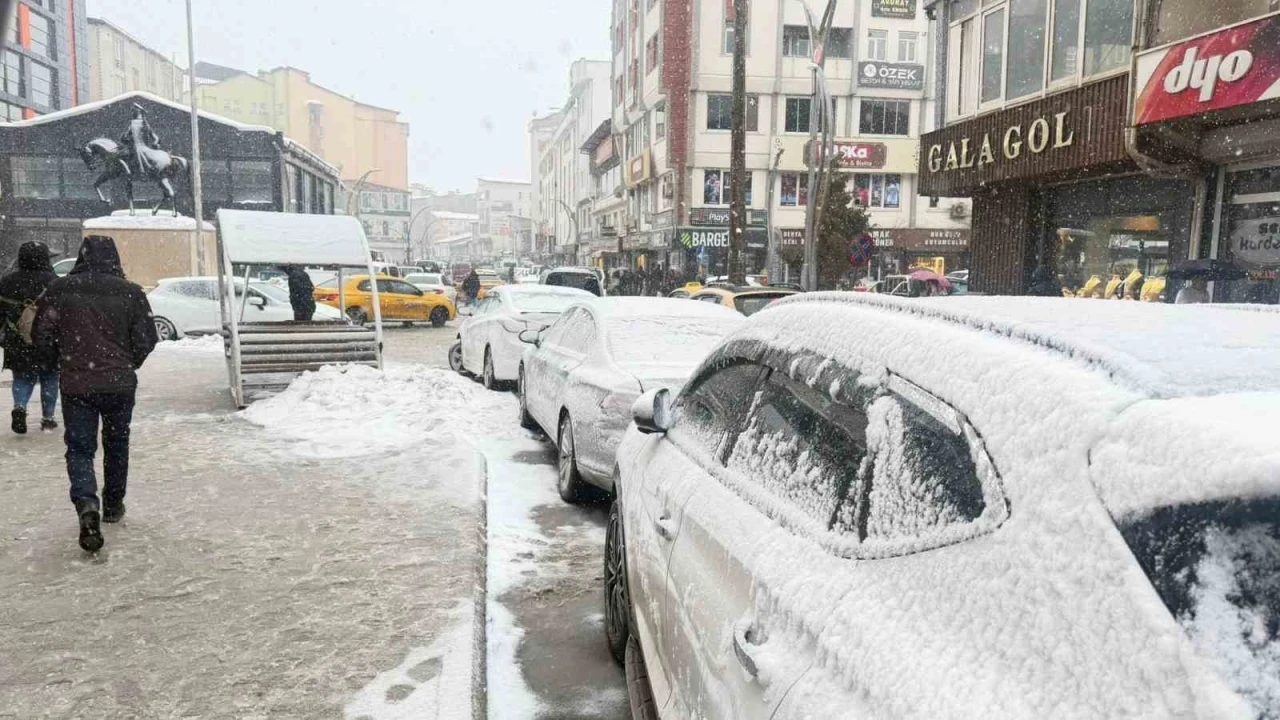 Hakkari&rsquo;de kar yağışı
