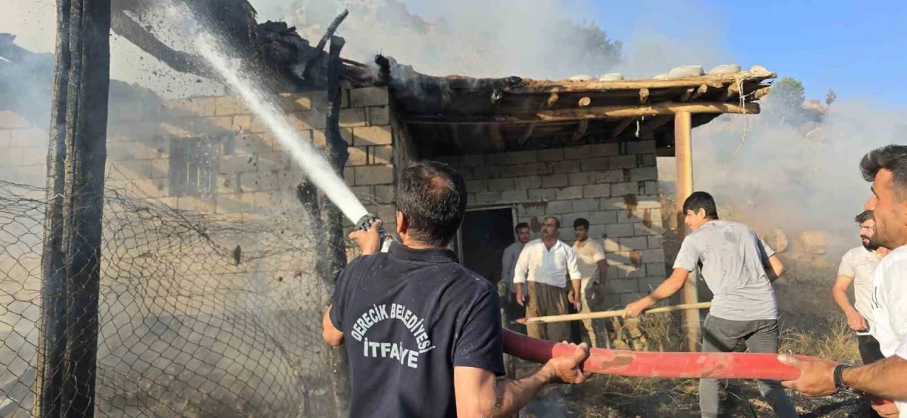 Hakkari’de korkutan yangın: Bin 100 balya ot kül oldu
