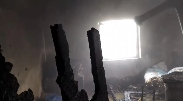 Hakkari’de köy evinde korkutan yangın
