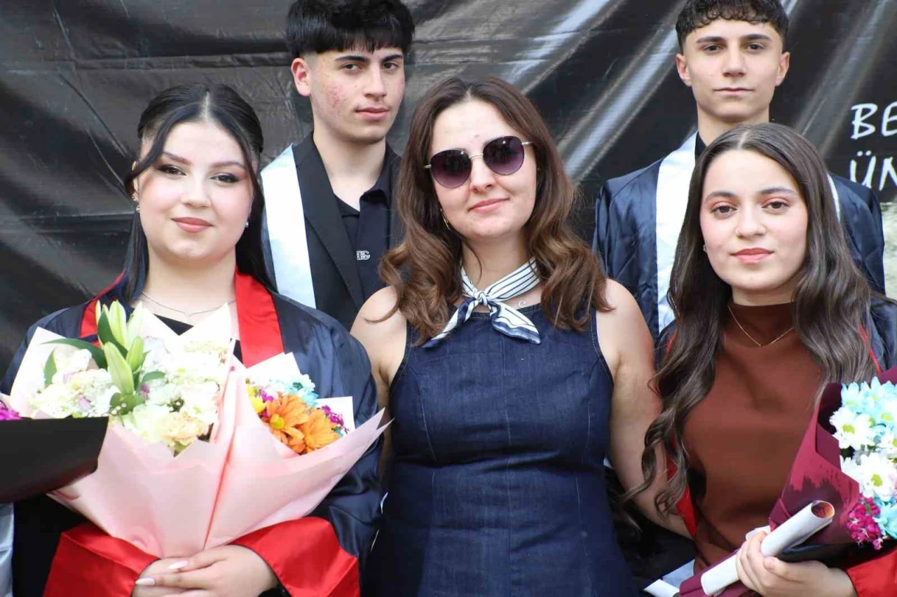Hakkari&rsquo;de mezuniyet heyecanı
