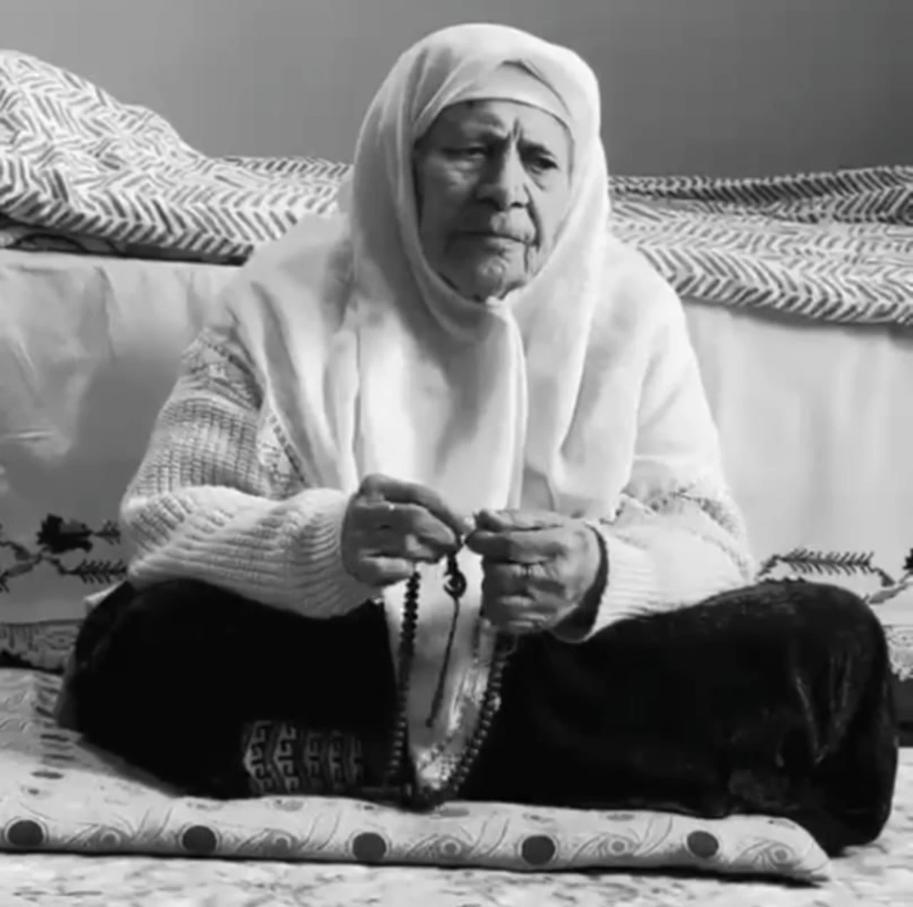 Hakkari’nin asırlık çınarı 115 yaşındaki Fatma nine hayatını kaybetti
