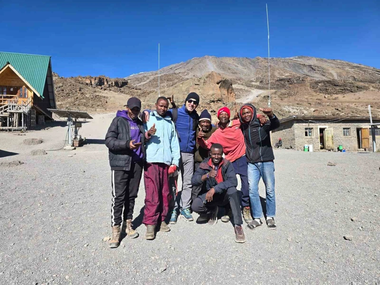 Hakkarili eğitimci Kilimanjaro&rsquo;ya tırmandı
