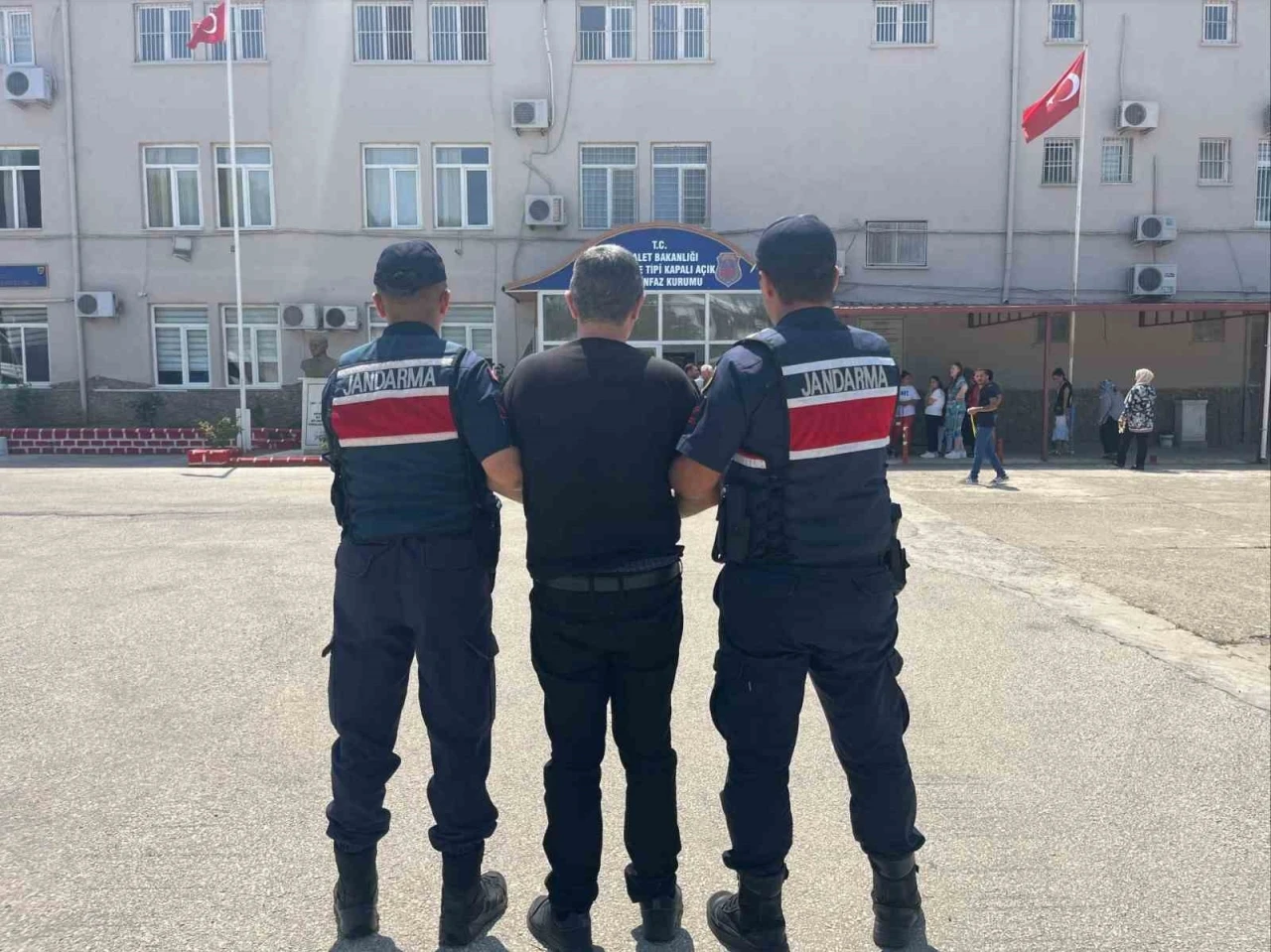 Hakkında 10 yıl hapis cezası bulunan şahıs yakalandı
