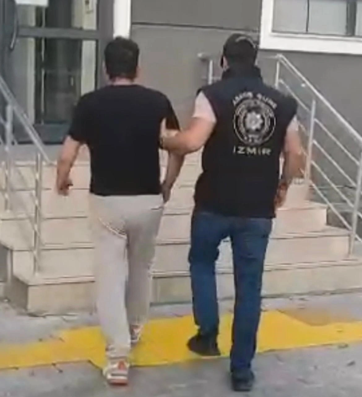 Haklarında kesinleşmiş hapis cezası bulan 2 kişi yakalandı

