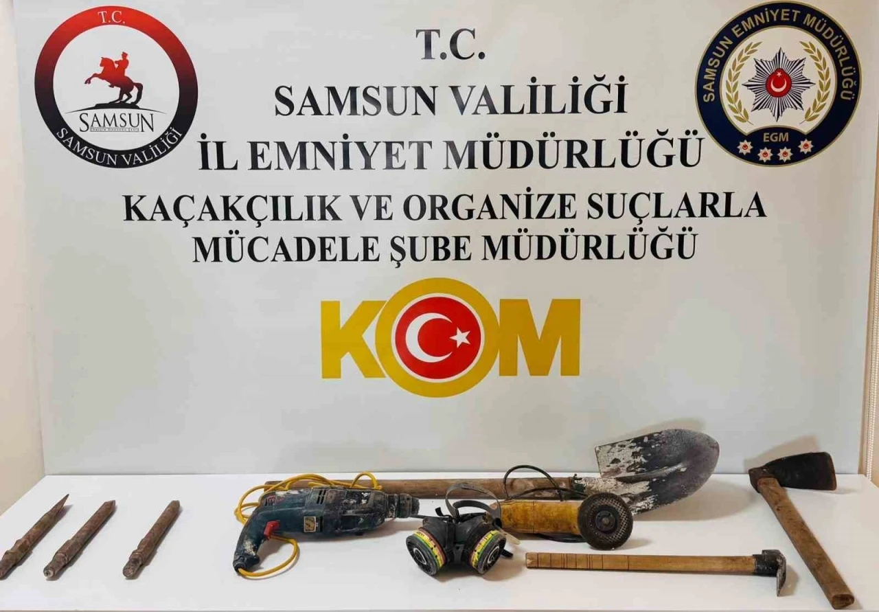 Halı altındaki gizli ge&ccedil;it ka&ccedil;ak kazıyı ortaya &ccedil;ıkardı
