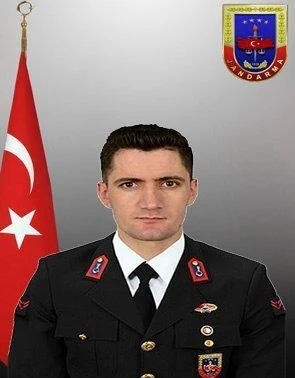Halı saha ma&ccedil;ında kalp krizi ge&ccedil;iren jandarma hayatını kaybetti
