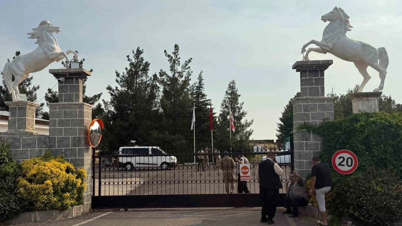 Halı sahada &ccedil;ıkan kavga 3 ile sı&ccedil;radı: 13 yaralı
