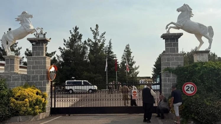 Halı sahada &ccedil;ıkan ve 4 ile sı&ccedil;rayan kavgada 2 kişi &ouml;ld&uuml;
