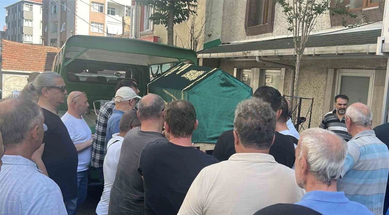 Hali&ccedil;&rsquo;te denize d&uuml;şerek hayatını kaybeden tekne personeli son yolculuğuna uğurlandı
