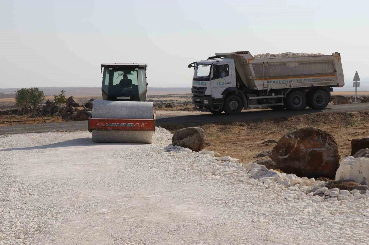 Haliliye Belediyesi’nden kırsal mahallelerde yol çalışması
