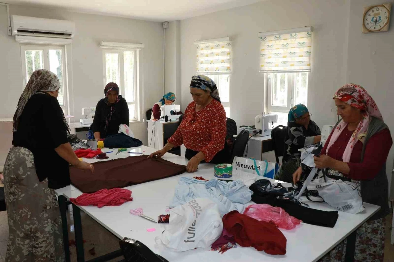 Haliliye’de kadınlar hem hobi ediniyor hem ekonomiye katkı sağlıyor
