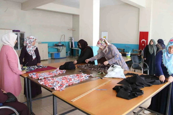 Haliliye&rsquo;de kadınlar i&ccedil;in kurs d&ouml;nemi başladı
