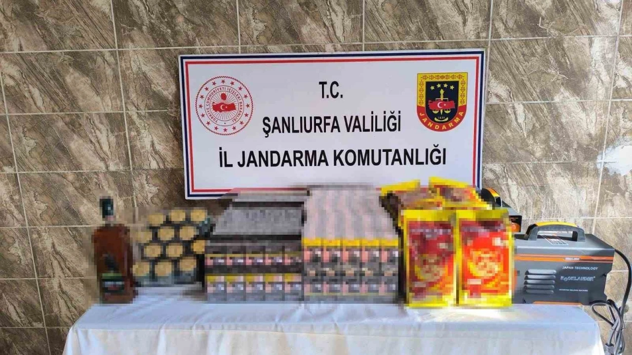 Haliliye ve Viranşehir&rsquo;de ka&ccedil;ak alkol ve sigara ele ge&ccedil;irildi
